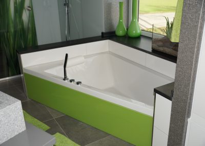 Rückwände mit lackiertes und bedrucktes und beleuchtetes Glas